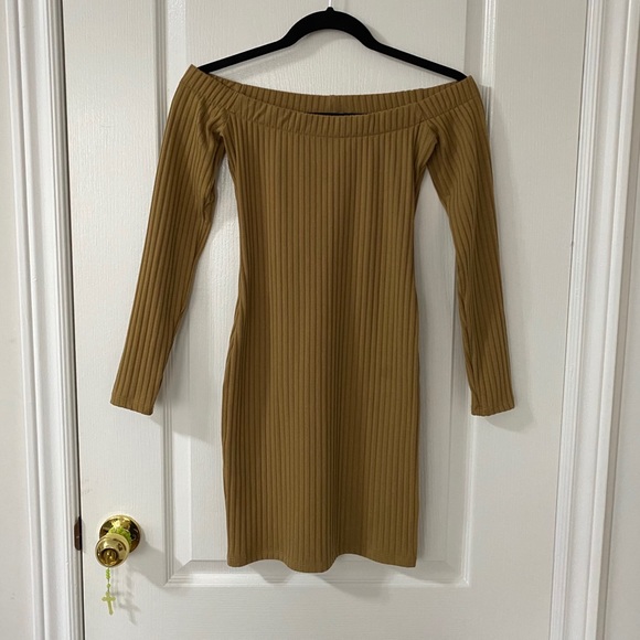 Affordable pre-loved dresses - Picture 1 of 6